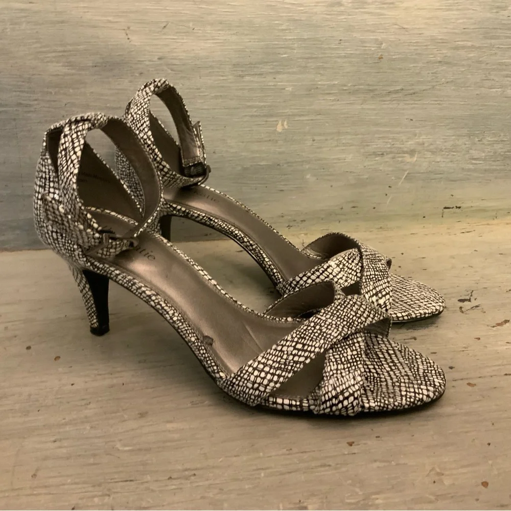 Kelly & Katie Black White Ankle Strap Kitten‎ Heels 3” Size 8.5 Good Condition